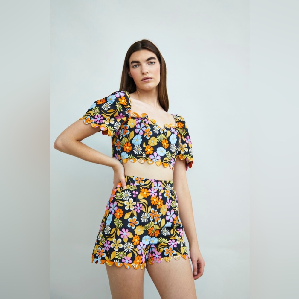 Glamorous Collection Floral Crop Top and Shorts Set size XS
